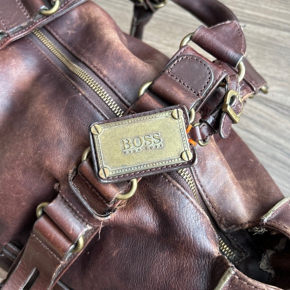 Hugo Boss Vintage Leather Shoulder Bag - Picture 12 of 15